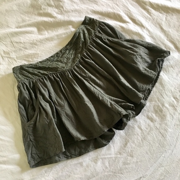 Olive green flowy shorts - Picture 1 of 4